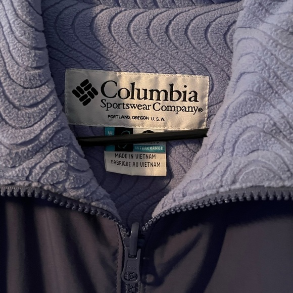Columbia Lavender Women’s Jacket. Liner is a soft fleece. - Picture 3 of 7